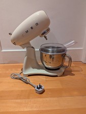 SMEG SMF03CRUK 800W Stand